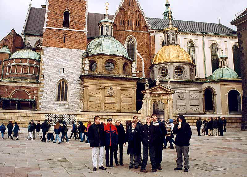 52 - Berseblesten foran no kirkegreier